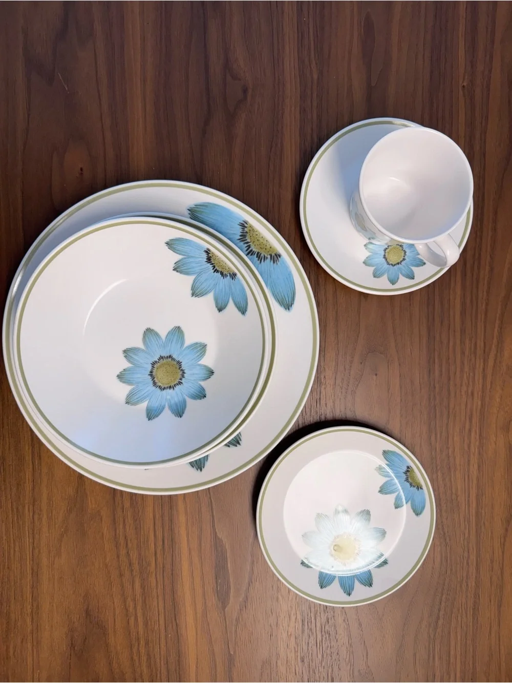 Noritake Daisy Dinnerware Set